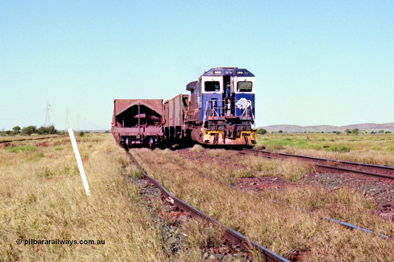 207-31
Hardie Siding, BHP locomotive 5513 is the final member of Goninan rebuilds from ALCo C636 5453 into a GE C36-7M serial 4839-02 / 88-078, cab front view, with rear of empty train in siding.
Keywords: 5513;Goninan;GE;C36-7M;4839-02/88-078;rebuild;AE-Goodwin;ALCo;C636;5453;G6012-2;