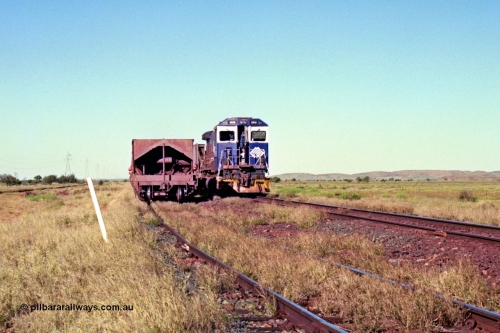 207-30
Hardie Siding, BHP locomotive 5513 is the final member of Goninan rebuilds from ALCo C636 5453 into a GE C36-7M serial 4839-02 / 88-078, cab front view, with rear of empty train in siding.
Keywords: 5513;Goninan;GE;C36-7M;4839-02/88-078;rebuild;AE-Goodwin;ALCo;C636;5453;G6012-2;