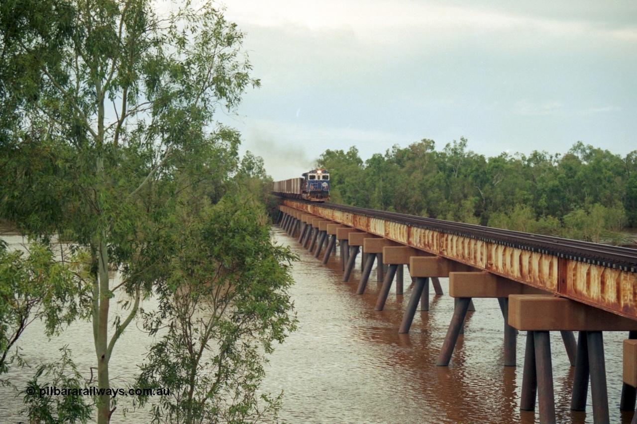 218-08
De Grey River Bridge, a loaded Yarrie train crosses the river behind an original Mt Newman Mining ALCo to GE rebuild carried out by Goninan, originally ALCo C636 5458 to GE model C36-7M unit 5510 'Newman' serial 4839-07 / 87-075.
Keywords: 5510;Goninan;GE;C36-7M;4839-07/87-075;rebuild;AE-Goodwin;ALCO;C636;5458;G6027-2;