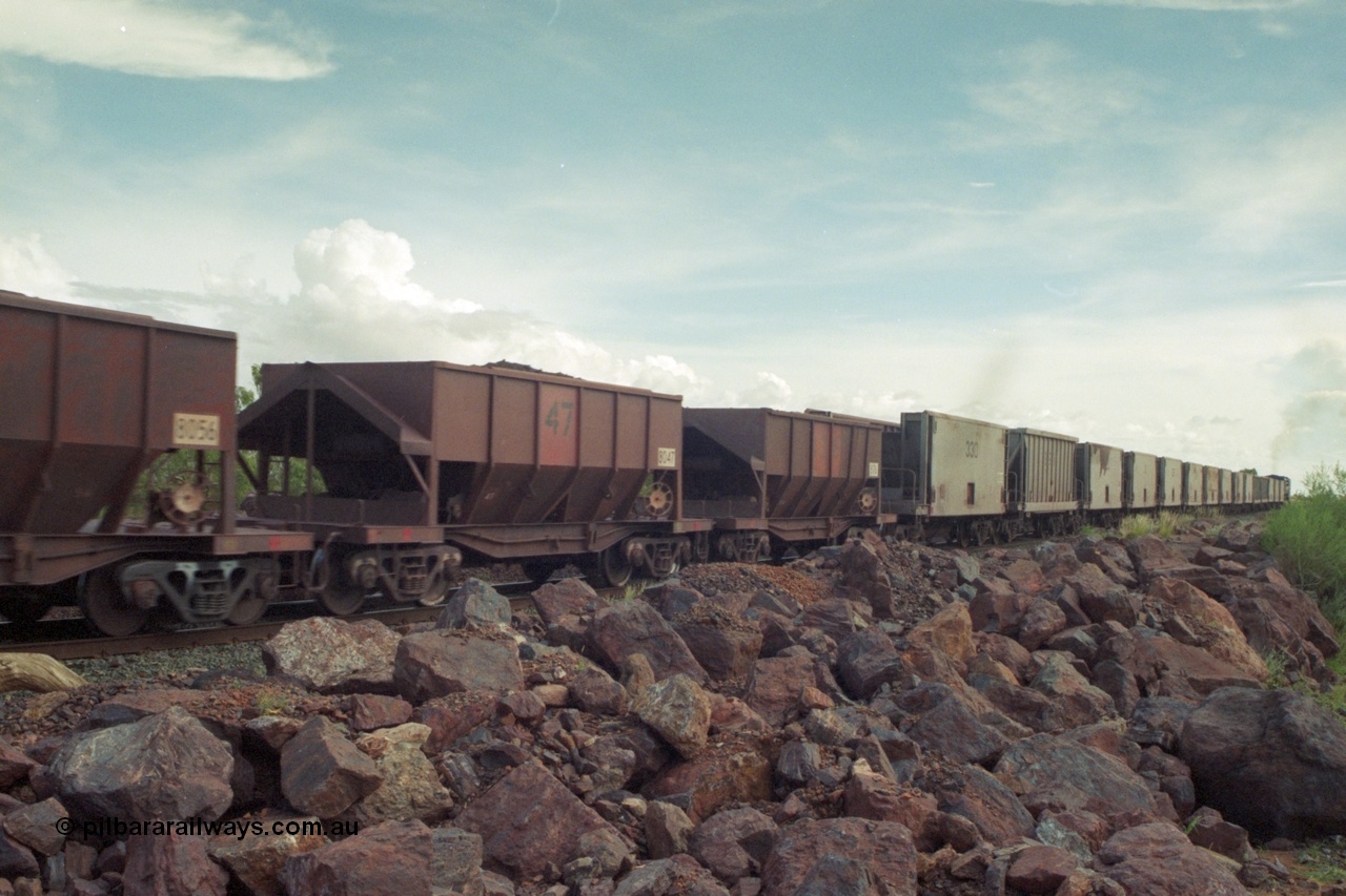 218-14
De Grey River, a loaded GML train with Gunderson USA (smooth) and Portec USA (ribbed) built waggon behind the C36-7M loco. The waggons are ex-Phelps Dodge Copper Mine. Then the original AE Goodwin designed and Tomlinson Steel Perth and Scotts of Ipswich built waggons.
