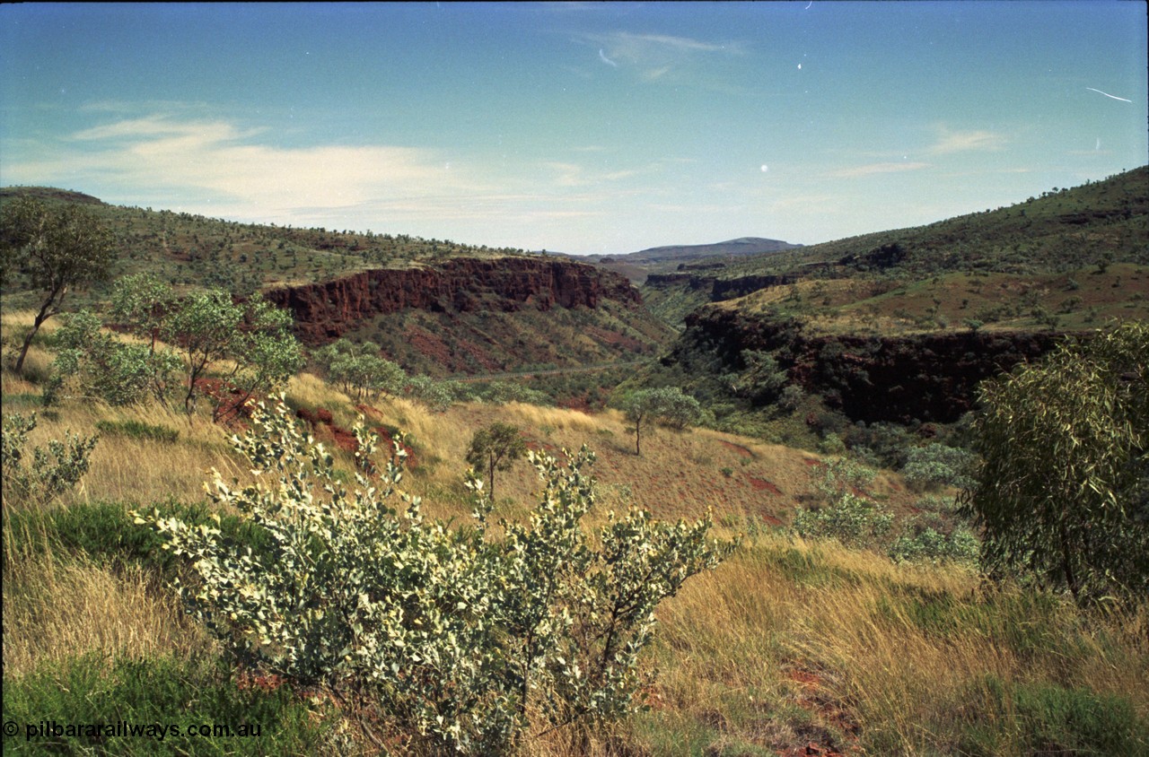 219-15
Munjina Gorge, view looking north towards Auski Roadhouse.
