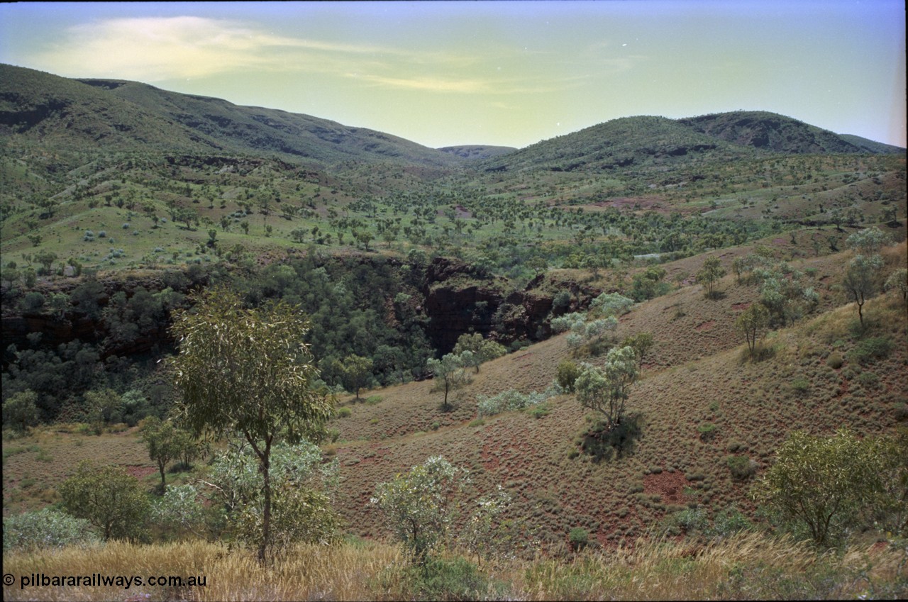 219-17
Munjina Gorge, looking east from vantage point.
