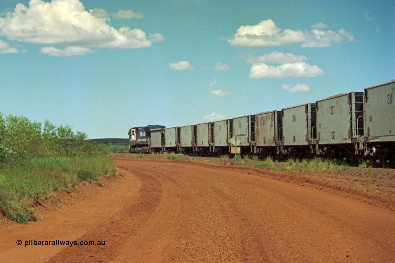 219-31
Goldsworthy Siding, C36-7M unit 5507 'Nimingarra' serial 4839-03 / 87-072, an original Mt Newman Mining ALCo C636 5461 to GE C36-7M rebuild carried out by Goninan, leads an empty train along the siding with ore waggons from both Gunderson USA (smooth) and Portec USA (ribbed) all ex-Phelps Dodge Copper Mine.
Keywords: 5507;Goninan;GE;C36-7M;4839-03/87-072;rebuild;AE-Goodwin;ALCo;C636;5461;G6035-2;