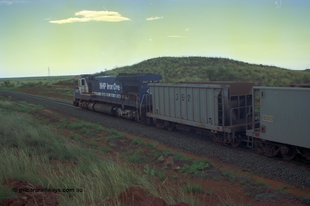 220-17
Just west of the 104.6 km crossing on the Yarrie line, BHP Iron Ore Goninan rebuilt ALCo C636 5431 into a C36-7M unit 5507 serial number 4839-03 / 87-072 seen here leading its loaded train through the curves.
Keywords: 5507;Goninan;GE;C36-7M;4839-03/87-072;rebuild;AE-Goodwin;ALCo;C636;5461;G6035-2;