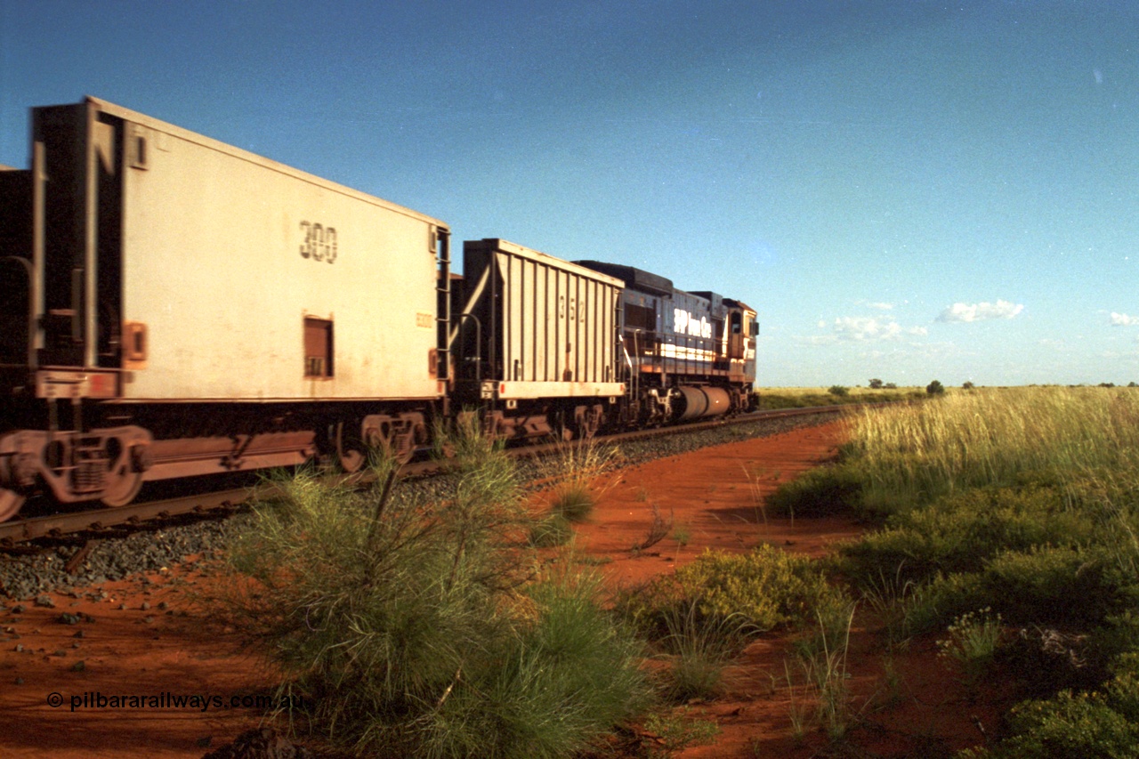 220-25
Goldsworthy Junction, a loaded train from Yarrie mine lead by BHP Dash 7 unit 5507 'Nimingarra' serial 4839-03 / 87-072 a Goninan WA ALCo rebuild C36-7M model and one each of the second-hand waggons purchased from Phelps Dodge Copper Mine, the ribbed unit 352 is a Portec USA build while the smooth sided 300 waggon is a Gunderson USA build.
