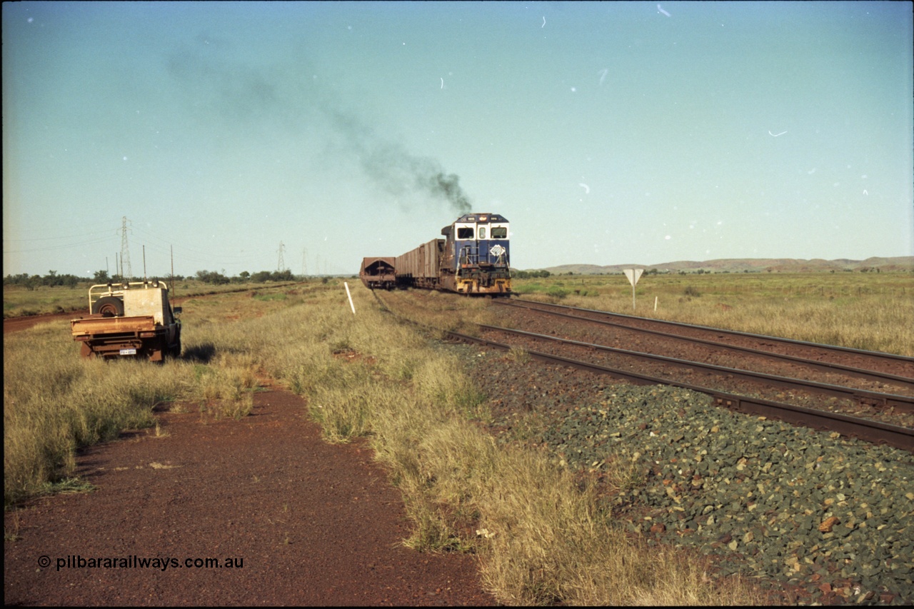 221-06
Hardie Siding, with the days of C36-7M operations numbered, Goninan rebuild 5513 serial 88-078 / 4839-02 from ALCo C636 5453 blasts away from Hardie with a loaded train bound for Finucane Island.
Keywords: 5513;Goninan;GE;C36-7M;4839-02/88-078;rebuild;AE-Goodwin;ALCo;C636;5453;G6012-2;