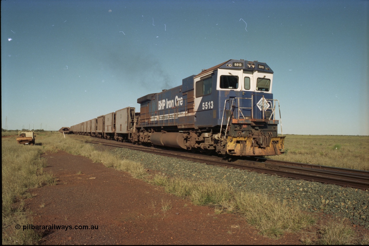 221-09
Hardie Siding, with the days of C36-7M operations numbered, Goninan rebuild 5513 serial 88-078 / 4839-02 from ALCo C636 5453 blasts away from Hardie with a loaded train bound for Finucane Island.
Keywords: 5513;Goninan;GE;C36-7M;4839-02/88-078;rebuild;AE-Goodwin;ALCo;C636;5453;G6012-2;