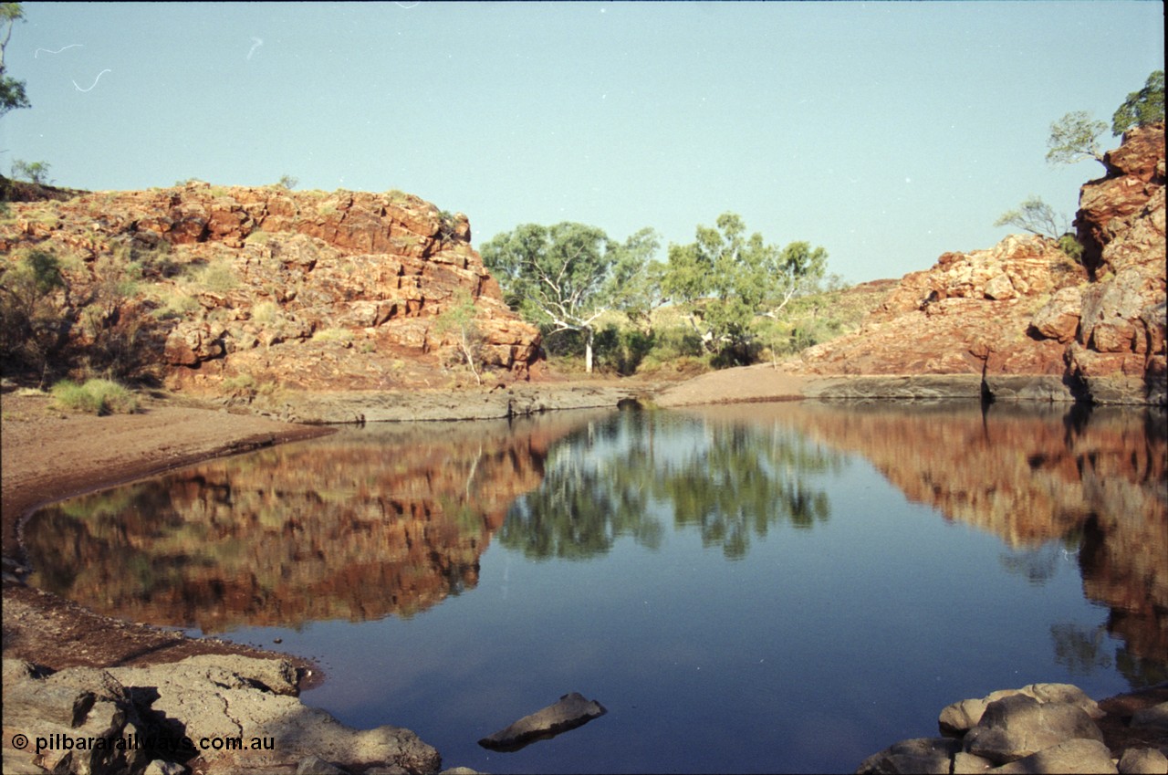 222-08
Green Tank Pool, Pilbara, Western Australia. Geo [url=https://goo.gl/maps/FSyxhXa8y2R2]Data[/url].
