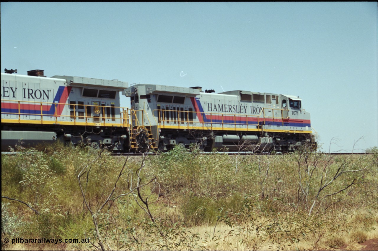 222-20
Somewhere on the original single line section between Gull and Rosella Hamersley Iron 7071 serial 47750 a General Electric Dash 9-44CW built by GE at Erie.
Keywords: 7071;GE;Dash-9-44CW;47750;