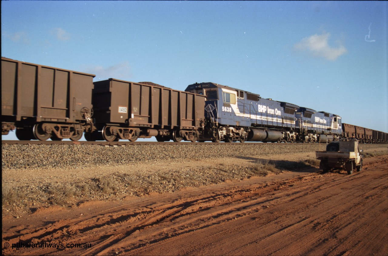 224-27
Bing siding, mid-train remote units Goninan rebuild CM40-8M GE units 5638 'Mallina' serial 8281-02 / 92-127 leads sister unit 5669. [url=https://goo.gl/maps/KQrczNpVhAH2]GeoData[/url].
Keywords: 5638;Goninan;GE;CM40-8M;8281-02/92-127;rebuild;AE-Goodwin;ALCo;C636;5464;G6035-5;