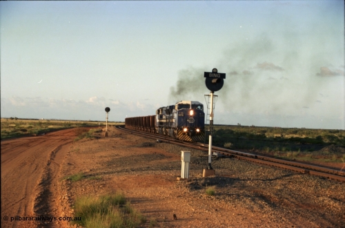 224-32
Bing siding, the afternoon empty to Yandi was a staple of the AC6000 units when delivered, operating the train as a pair, 112 waggons, AC6000 and 112 waggons. 6076 'Mt Goldsworthy' serial 51068 a General Electric AC6000 built by GE at Erie departs the loop south with sister unit 6073. [url=https://goo.gl/maps/KQrczNpVhAH2]GeoData[/url].
Keywords: 6076;GE;AC6000CW;51068;