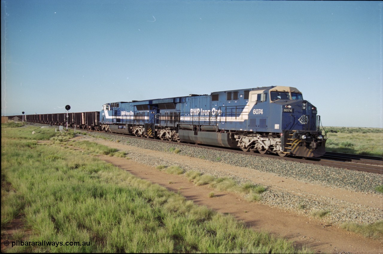 225-06
Bing siding, the afternoon empty train to Yandi was a double AC6000, 112 waggons, AC6000 and 112 waggons for a long time, here's one on approach behind General Electric AC6000 6074 serial 51066 built by GE at Erie with sister unit 6075 as second unit before the locos were named. [url=https://goo.gl/maps/r3bVfZz8aJS2]GeoData[/url].
Keywords: 6074;GE;AC6000;51066;