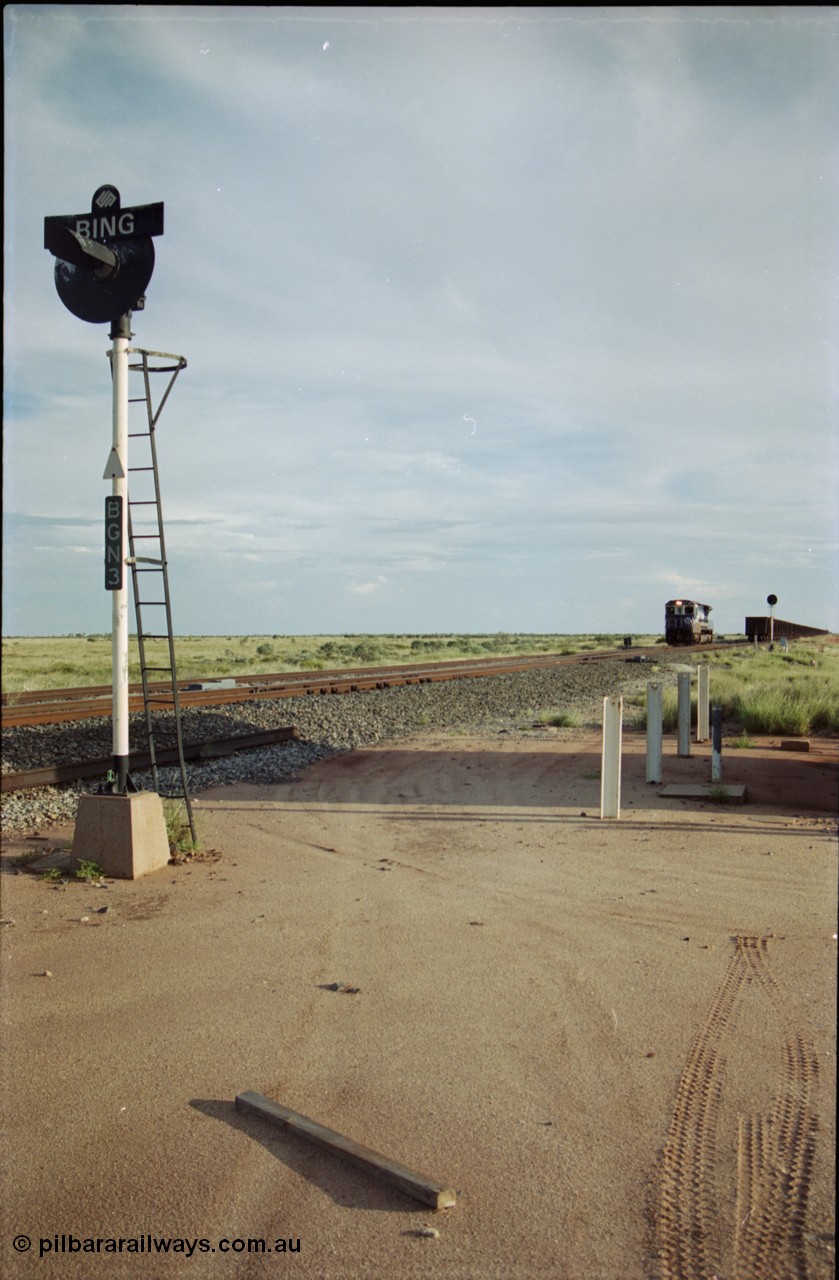 225-10
Bing siding, looking south, signal post BGN 3 arrival signal for south bound movements, empty train heading south, CM40-8M light engine on approach. [url=https://goo.gl/maps/wR1VPD4UAdn]GeoData[/url].
Keywords: 5669;Goninan;GE;CM40-8EFI;8412-02/95-160;rebuild;Comeng-NSW;ALCo;M636C;5486;C6084-2;