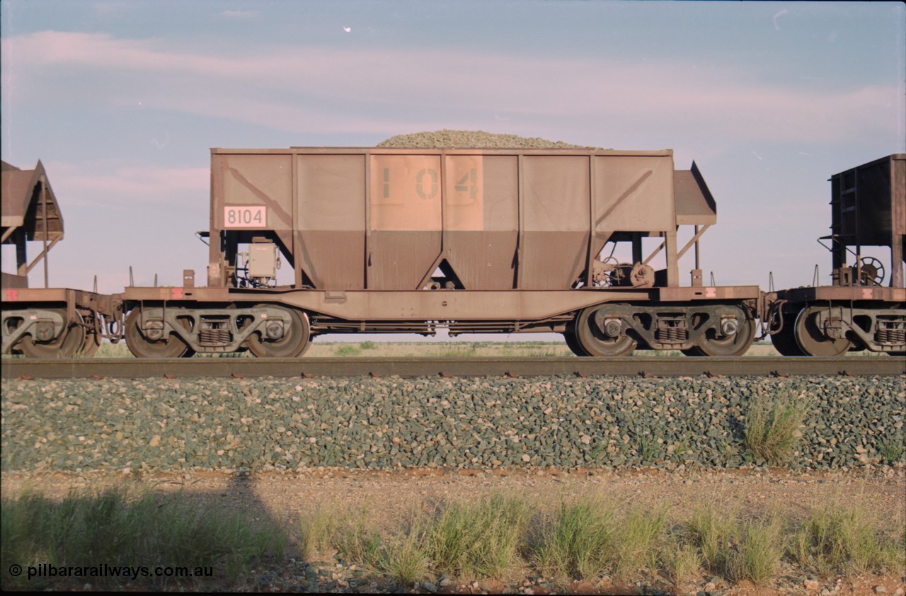 225-29
Bing siding backtrack, Tomlinson WA built GML ore waggon 8104 loaded with ballast, side view. [url=https://goo.gl/maps/d3XYJ1cqapJ2]GeoData[/url].
Keywords: 8104;Tomlinson-Steel-WA;gml-ore-waggon;