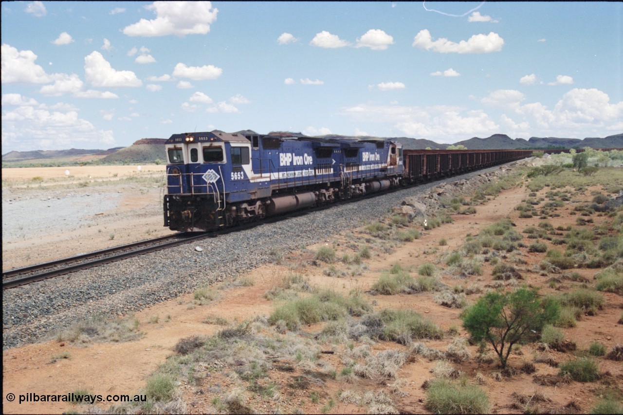 226-07
Redmont, at the 202 km, a loaded Yandi train descends the .76 percent grade with the standard of the time Double Dash 8 combination with Goninan rebuild CM40-8M GE unit 5653 'Chiba' serial 8412-10/93-144 leading sister unit 5643 down the grade. [url=https://goo.gl/maps/HYx9nXwpXfP2]GeoData[/url].
Keywords: 5653;Goninan;GE;CM40-8M;8412-10/93-144;rebuild;AE-Goodwin;ALCo;M636C;5484;G6061-5;