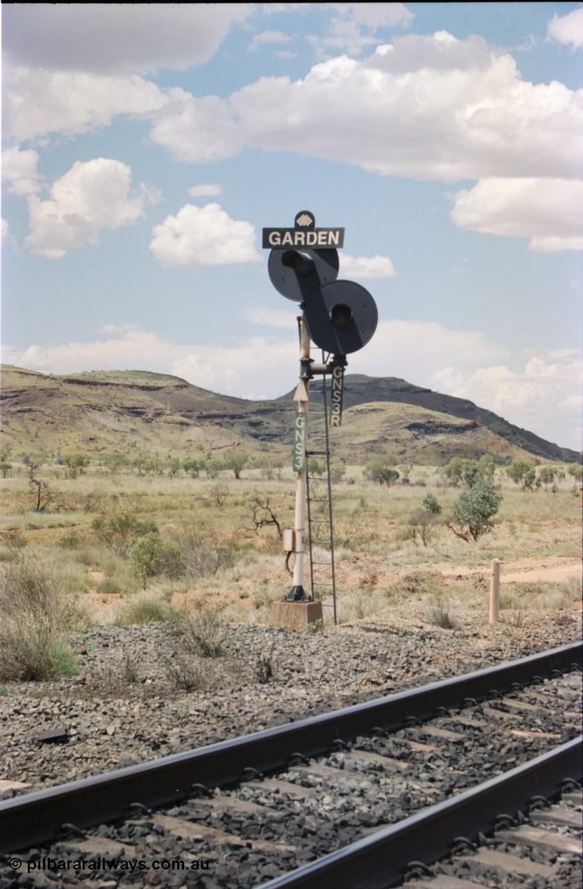 226-12
Garden Siding south end arrival signal post with dual heads, GNS 3 and GNS 3R which is a repeater signal aimed up the hill for loaded trains running down grade. [url=https://goo.gl/maps/GhqKW3xWJPq]GeoData[/url].
