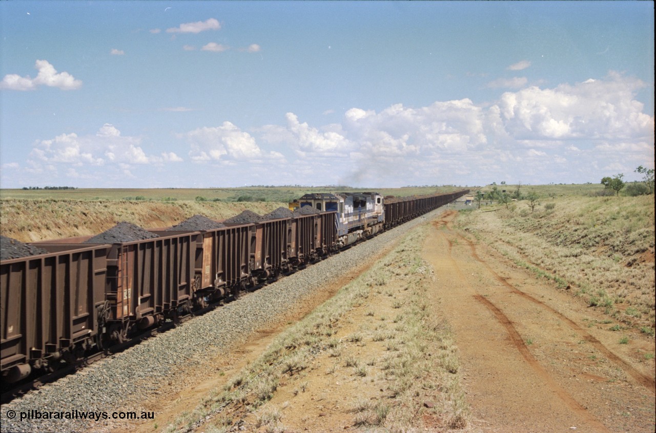 226-33
Shaw siding at the 219 km, mid-train remote units Goninan CM40-8M GE rebuilds power past the rail grinder. [url=https://goo.gl/maps/JLjSYskHScU2]GeoData[/url].
