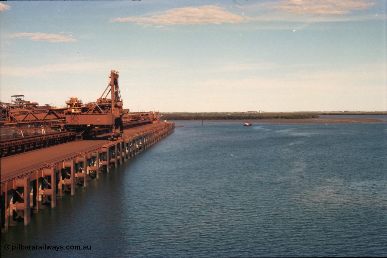 227-06
Nelson Point, view along B berth with Shiploader 1, this loader has since been replaced. In the distance now are berths E and F, Redbank Powerstation can be seen in the distance. [url=https://goo.gl/maps/9YFk9Z8c7WG2]GeoData[/url].
