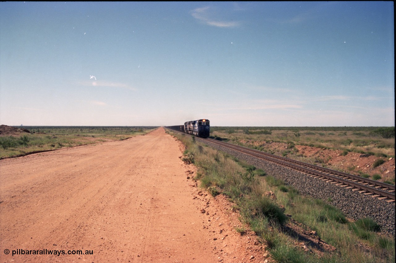 227-20
30 km area on the Newman mainline, east of the original Quarry 1, an empty train powers along the gentle .17% rising grade behind a pair of Goninan CM40-8M GE rebuild units and an General Electric AC6000. [url=https://goo.gl/maps/BY7Zz4F5t822]GeoData[/url].
