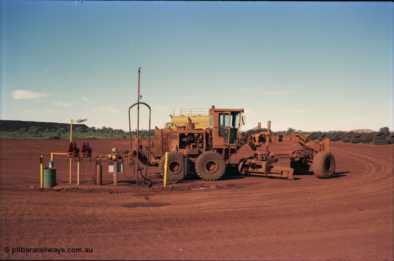 228-15
Yandi Two mobile machine fuel point. A Caterpillar 16G road motor grader is receiving attention.
Keywords: Caterpillar;16G;