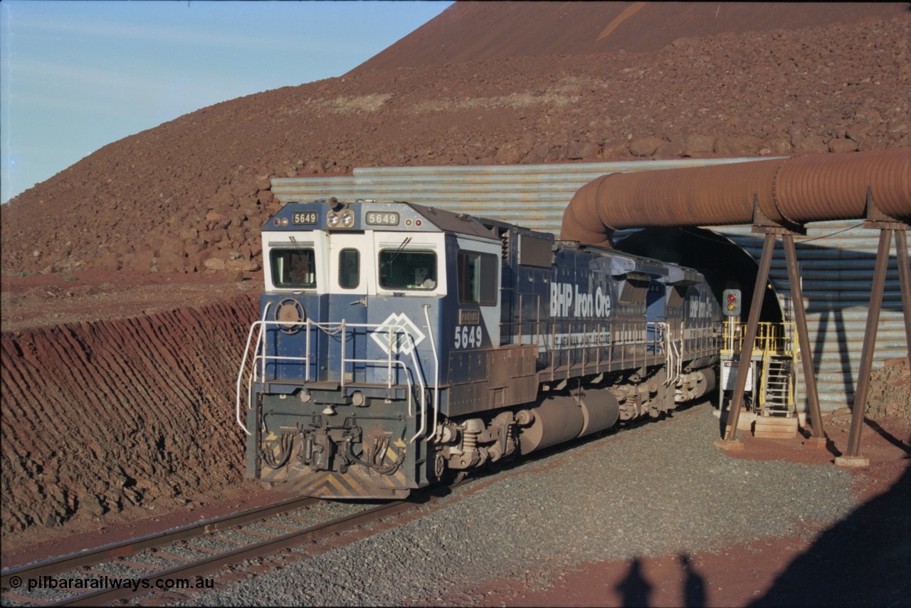 228-36
Yandi Two load-out tunnel, Goninan rebuilt GE CM40-8M model 5649 'Pohang' serial 8412-07/93-140 eases a loading train out of the tunnel at the required 1.2 km/h. 5649 started life back in 1971 as an AE Goodwin built ALCo M636 5473 serial G6047-5. Geodata [url=https://goo.gl/maps/BNPMxDyxxXC2] -22.719050, 119.040566 [/url].
Keywords: 5649;Goninan;GE;CM40-8M;8412-07/93-140;rebuild;AE-Goodwin;ALCo;M636C;5473;G6047-5;