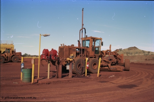 228-07
Yandi Two mobile machine fuel point. A Caterpillar 16G road motor grader is receiving attention.
Keywords: Caterpillar;16G;