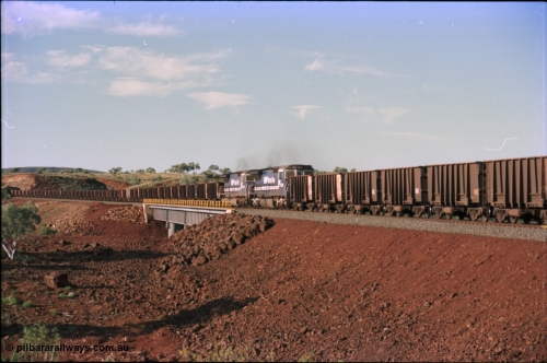 228-22
Yandi Two branch, the afternoon empty train mid-train remotes cross the bridge at the YT307 km in the form of elephant style Goninan final rebuild GE CM40-8MEFI model unit 5669 'Beilun' serial 8412-02/95-160 and CM40-8M model 5638 'Mallina' serial 8281-02/92-127. Geodata [url=https://goo.gl/maps/S1bX3ycGXqE2] -22.706976, 119.097651 [/url].
Keywords: 5669;Goninan;GE;CM40-8EFI;8412-02/95-160;rebuild;Comeng-NSW;ALCo;M636C;5486;C6084-2;