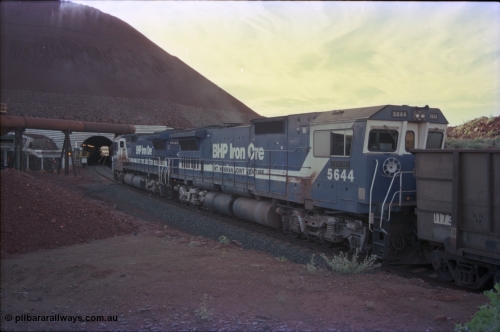 228-30
Yandi Two load-out tunnel, trailing view of empty train about to enter for loading behind a standard pair of Goninan rebuilt GE CM40-8M model units 5649 'Pohang' serial 8412-07/93-140 and 5644 'Kangan' serial 8281-09/92-133. Geodata [url=https://goo.gl/maps/KbzBN9Bt4k52] -22.720824, 119.043410 [/url].
Keywords: 5644;Goninan;GE;CM40-8M;8281-09/92-133;rebuild;AE-Goodwin;ALCo;M636C;5471;G6047-3;
