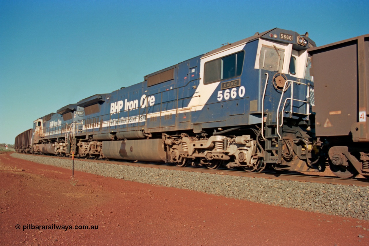 229-07
Yandi Two balloon switch looking east with an empty BHP train heading for the loadout with mid-train remote units Goninan rebuild CM40-8M GE units 5660 'Kure' serial 8412-05 / 94-151 leading sister unit 5657, note the sheet metal windscreen protector plates, grade crossing is the YT 311.5 km. [url=https://goo.gl/maps/DcycDGojcBt]GeoData[/url].
Keywords: 5660;Goninan;GE;CM40-8M;8412-05/94-151;rebuild;AE-Goodwin;ALCo;M636C;5478;G6047-10;