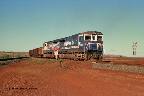 229-03
Yandi Two balloon switch looking east with an empty BHP train heading for the loadout behind a pair of Goninan rebuild CM40-8M GE units with 5650 'Yawata' serial 8412-07 / 93-141 leading sister unit 5642, grade crossing is the YT 311.5 km. [url=https://goo.gl/maps/DcycDGojcBt]GeoData[/url].
Keywords: 5650;Goninan;GE;CM40-8M;8412-07/93-141;rebuild;AE-Goodwin;ALCo;M636C;5481;G6061-2;