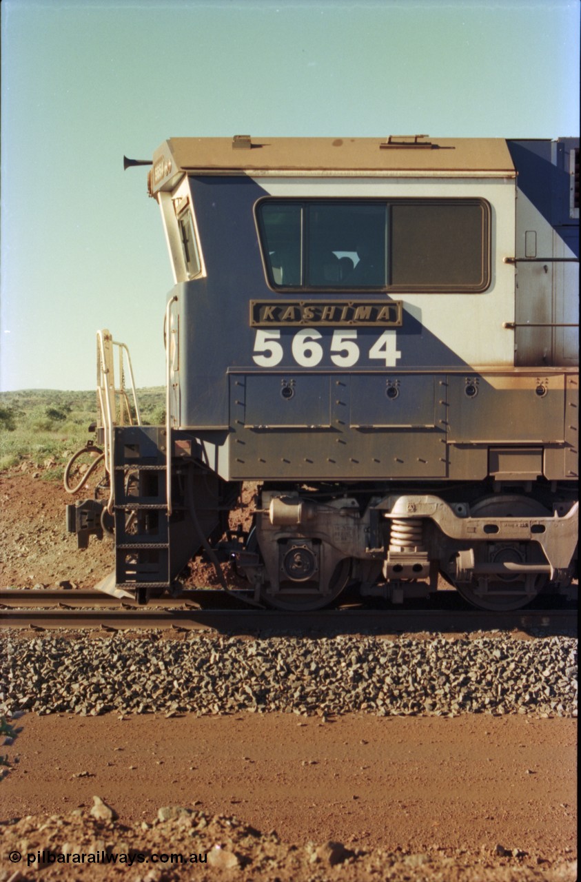 230-23
Yandi Two balloon loop, cab side view of Goninan rebuild GE CM40-8M model 5654 'Kashima' serial 8412-11/93-145 with ALCo Hi-Ad bogie. Geodata [url=https://goo.gl/maps/h68ia1caJvL2] -22.718338, 119.039909 [/url].
Keywords: 5654;Goninan;GE;CM40-8M;8412-11/93-145;rebuild;Comeng-NSW;ALCo;M636C;5493;C6084-9;