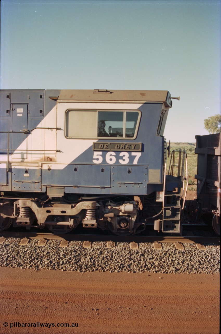 230-32
Yandi Two balloon loop, cab side view of Goninan rebuild GE CM40-8M model 5637 'De Grey' serial 8181-01/92-123 with ALCo Hi-Ad bogie. Geodata [url=https://goo.gl/maps/h68ia1caJvL2] -22.718338, 119.039909 [/url].
Keywords: 5639;Goninan;GE;CM40-8M;8281-03/92-128;rebuild;AE-Goodwin;ALCo;C636;5459;G6027-3;