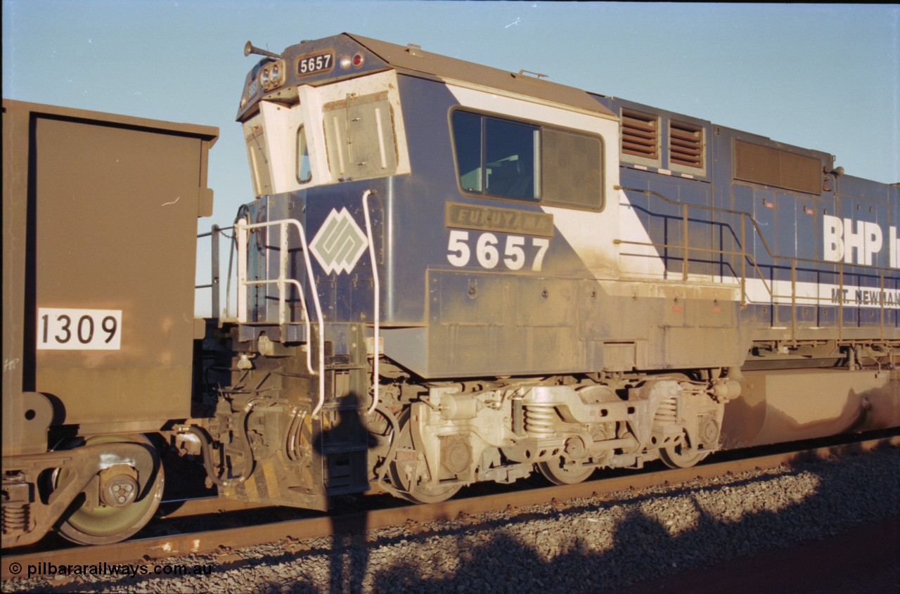 230-35
Yandi Two balloon loop, mid-train remote unit Goninan GE CM40-8M rebuild 5657 'Fukuyama' serial 8412-02/94-148 is from Comeng ALCo M636 unit 5492. Note the marker lights, silver BHP Australia logo, ALCo Hi-Ad bogie and the sheet metal windscreen protectors to prevent the blown ore pitting the screens. Geodata [url=https://goo.gl/maps/h68ia1caJvL2] -22.718338, 119.039909 [/url].
Keywords: 5654;Goninan;GE;CM40-8M;8412-11/93-145;rebuild;Comeng-NSW;ALCo;M636C;5493;C6084-9;