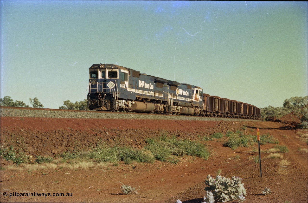 231-00
Yandi Two balloon loop, BHP Iron Ore 5652 'Villanueva' serial 8412-09 / 93-143 an Goninan WA rebuild CM40-8M GE unit loads a train at 1.2 km/h with second unit 5650. [url=https://goo.gl/maps/3vQHZqBXNa32]GeoData[/url].
Keywords: 5652;Goninan;GE;CM40-8M;8412-09/93-143;rebuild;AE-Goodwin;ALCo;M636C;5482;G6061-3;