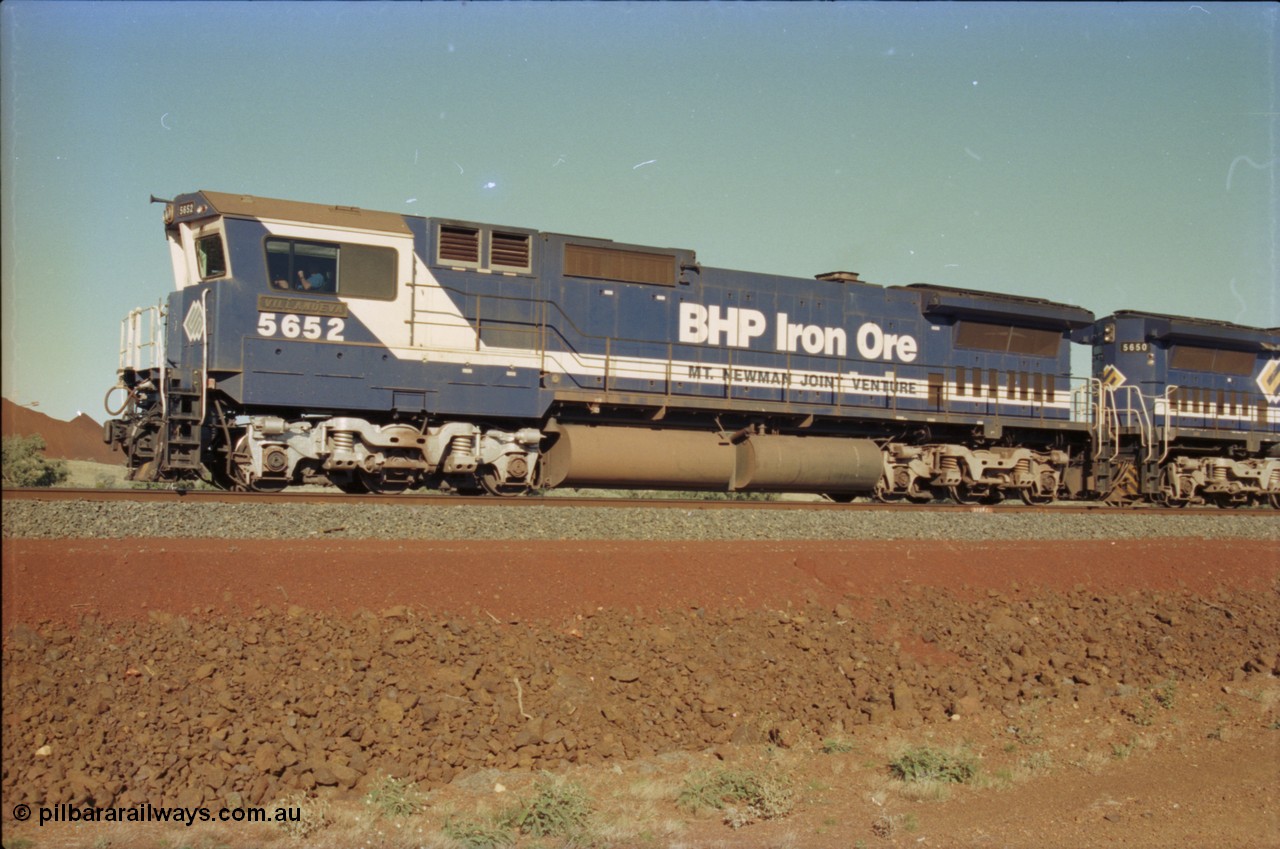 231-06
Yandi Two balloon loop, BHP Iron Ore 5652 'Villanueva' serial 8412-09 / 93-143 an Goninan WA rebuild CM40-8M GE unit loads a train at 1.2 km/h with second unit 5650. [url=https://goo.gl/maps/3vQHZqBXNa32]GeoData[/url].
Keywords: 5652;Goninan;GE;CM40-8M;8412-09/93-143;rebuild;AE-Goodwin;ALCo;M636C;5482;G6061-3;