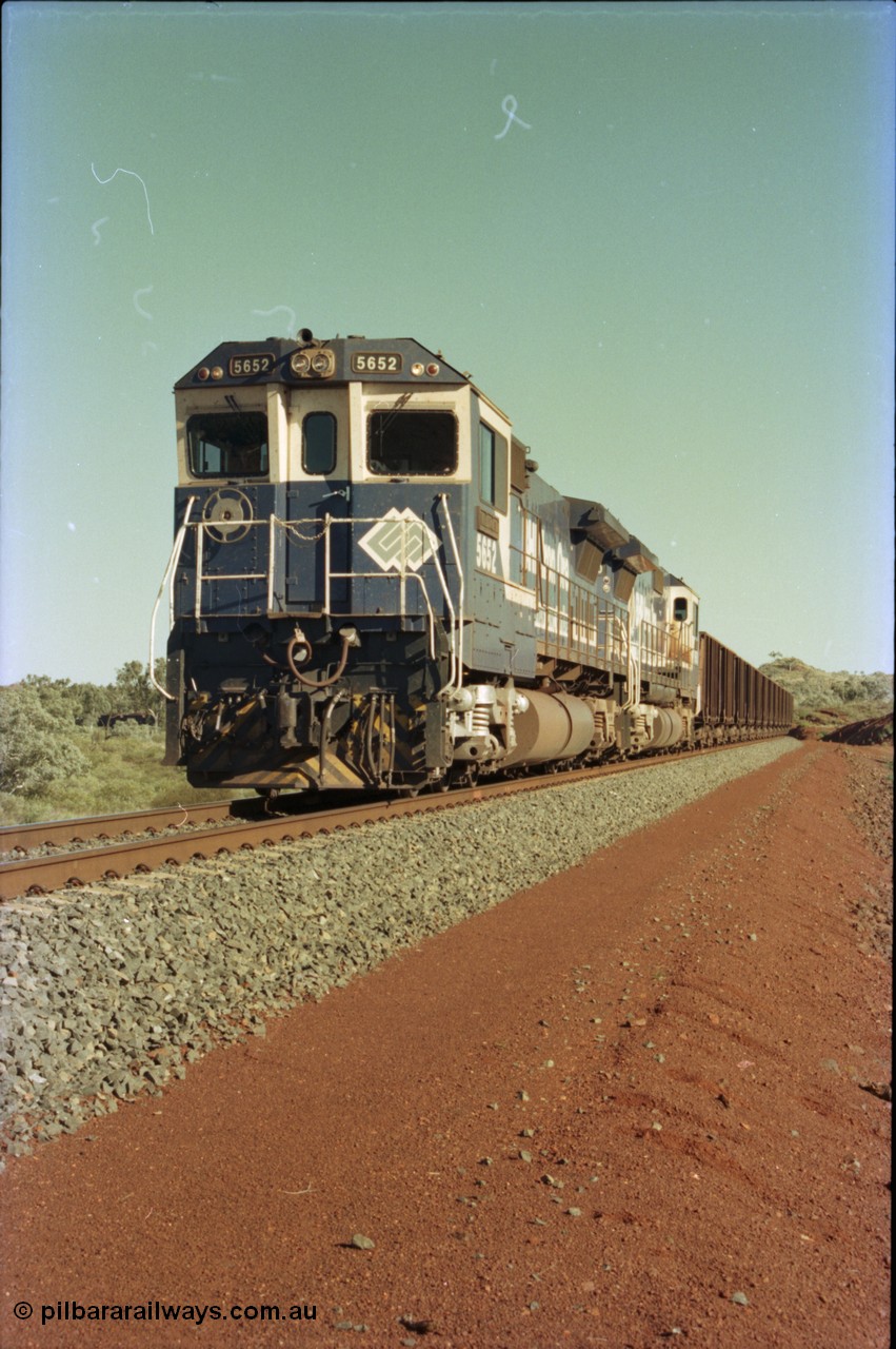 231-09
Yandi Two balloon loop, BHP Iron Ore 5652 'Villanueva' serial 8412-09 / 93-143 an Goninan WA rebuild CM40-8M GE unit loads a train at 1.2 km/h with second unit 5650. [url=https://goo.gl/maps/3vQHZqBXNa32]GeoData[/url].
Keywords: 5652;Goninan;GE;CM40-8M;8412-09/93-143;rebuild;AE-Goodwin;ALCo;M636C;5482;G6061-3;