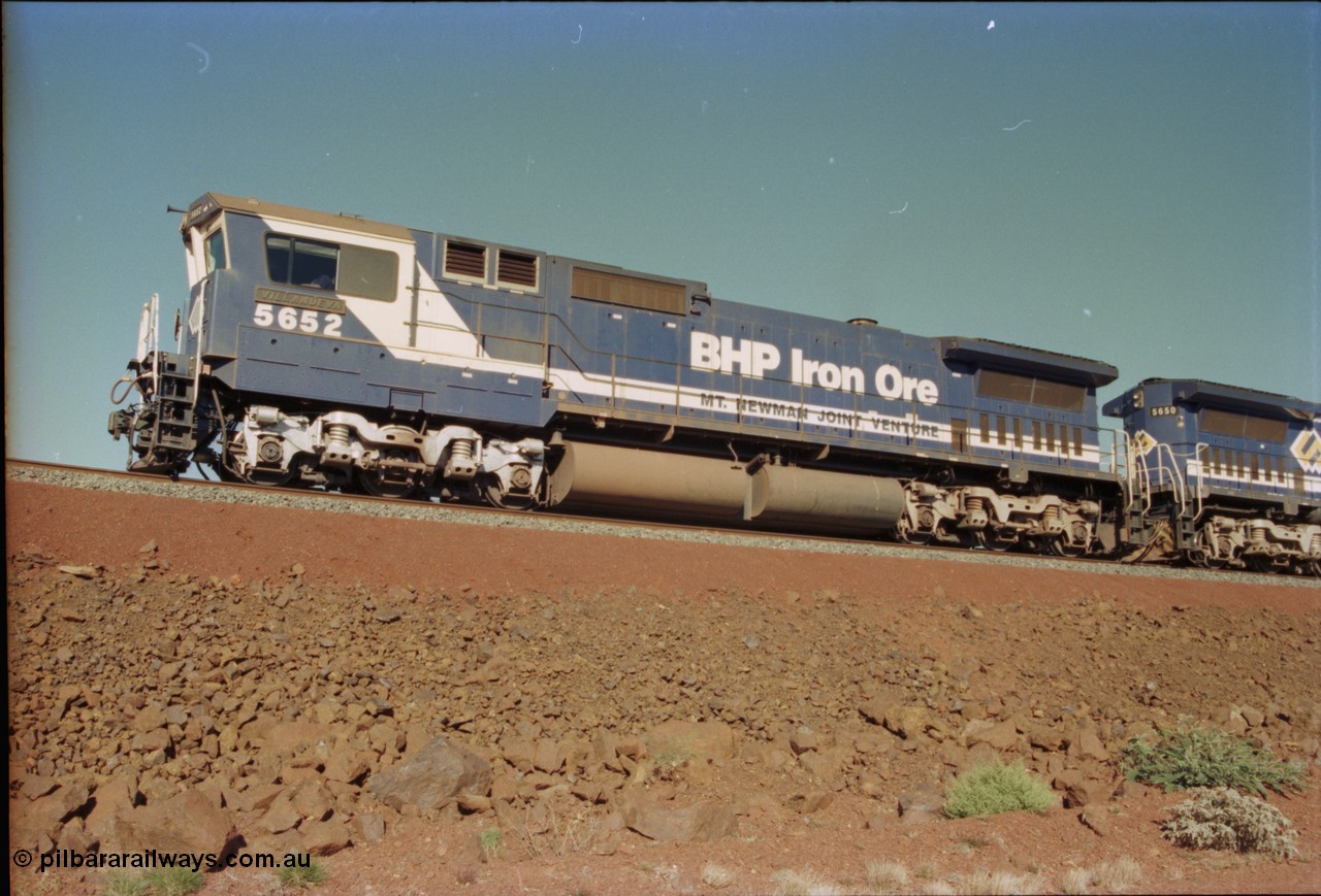 231-14
Yandi Two balloon loop, BHP Iron Ore 5652 'Villanueva' serial 8412-09 / 93-143 an Goninan WA rebuild CM40-8M GE unit loads a train at 1.2 km/h with second unit 5650, note the missing logo from the hood and the round style fuel tanks tells us this units was rebuilt from an AE Goodwin built M636 ALCo. [url=https://goo.gl/maps/3vQHZqBXNa32]GeoData[/url].
Keywords: 5652;Goninan;GE;CM40-8M;8412-09/93-143;rebuild;AE-Goodwin;ALCo;M636C;5482;G6061-3;