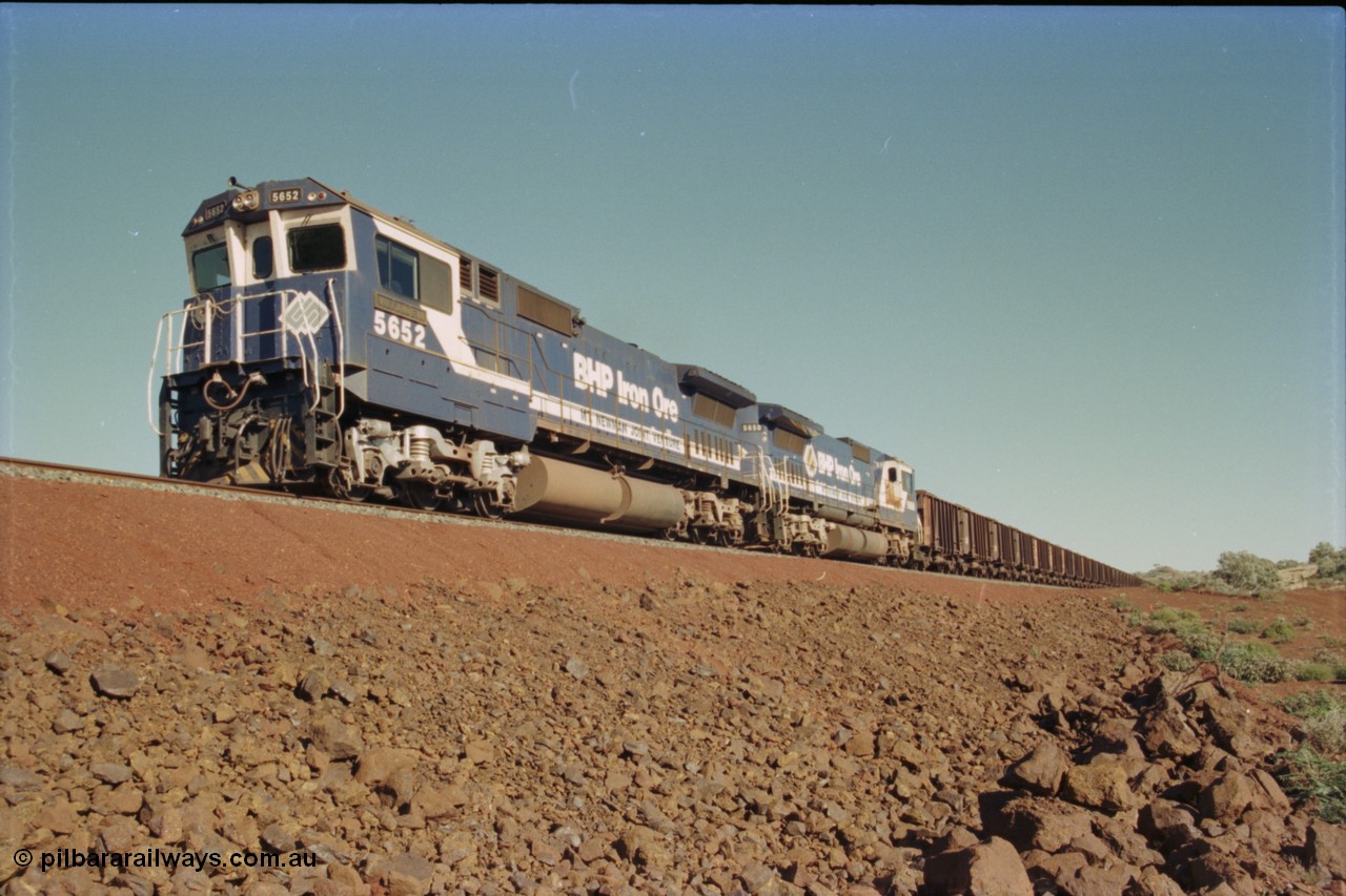 231-20
Yandi Two balloon loop, BHP Iron Ore 5652 'Villanueva' serial 8412-09 / 93-143 an Goninan WA rebuild CM40-8M GE unit loads a train at 1.2 km/h with second unit 5650. [url=https://goo.gl/maps/3vQHZqBXNa32]GeoData[/url].
Keywords: 5652;Goninan;GE;CM40-8M;8412-09/93-143;rebuild;AE-Goodwin;ALCo;M636C;5482;G6061-3;