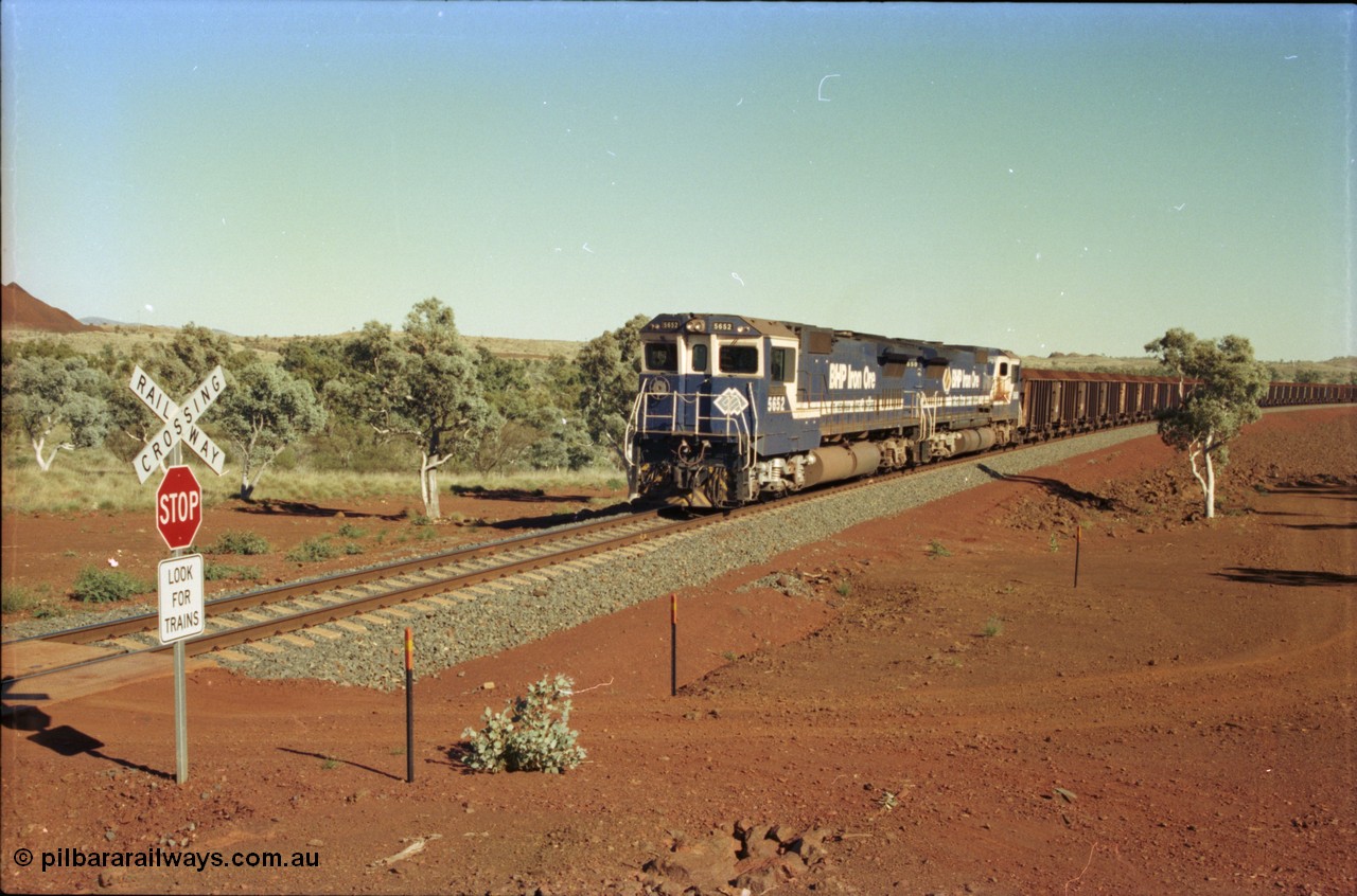 231-30
Yandi Two balloon loop 316.2 km grade crossing, BHP Iron Ore 5652 'Villanueva' serial 8412-09 / 93-143 an Goninan WA rebuild CM40-8M GE unit loads a train at 1.2 km/h with second unit 5650. [url=https://goo.gl/maps/N6VUeKeBS682]GeoData[/url].
Keywords: 5652;Goninan;GE;CM40-8M;8412-09/93-143;rebuild;AE-Goodwin;ALCo;M636C;5482;G6061-3;