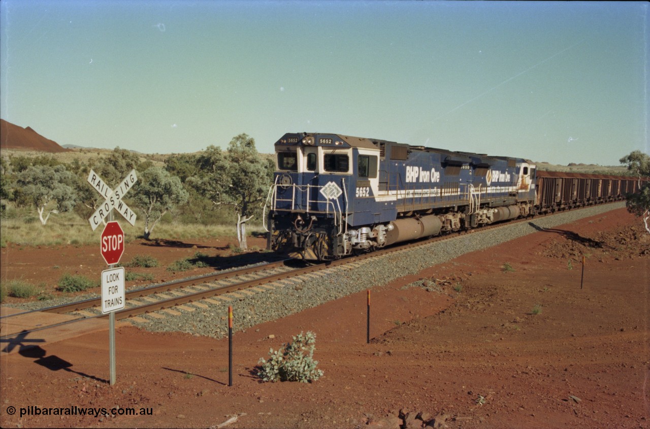 231-31
Yandi Two balloon loop 316.2 km grade crossing, BHP Iron Ore 5652 'Villanueva' serial 8412-09 / 93-143 an Goninan WA rebuild CM40-8M GE unit loads a train at 1.2 km/h with second unit 5650. [url=https://goo.gl/maps/N6VUeKeBS682]GeoData[/url].
Keywords: 5652;Goninan;GE;CM40-8M;8412-09/93-143;rebuild;AE-Goodwin;ALCo;M636C;5482;G6061-3;