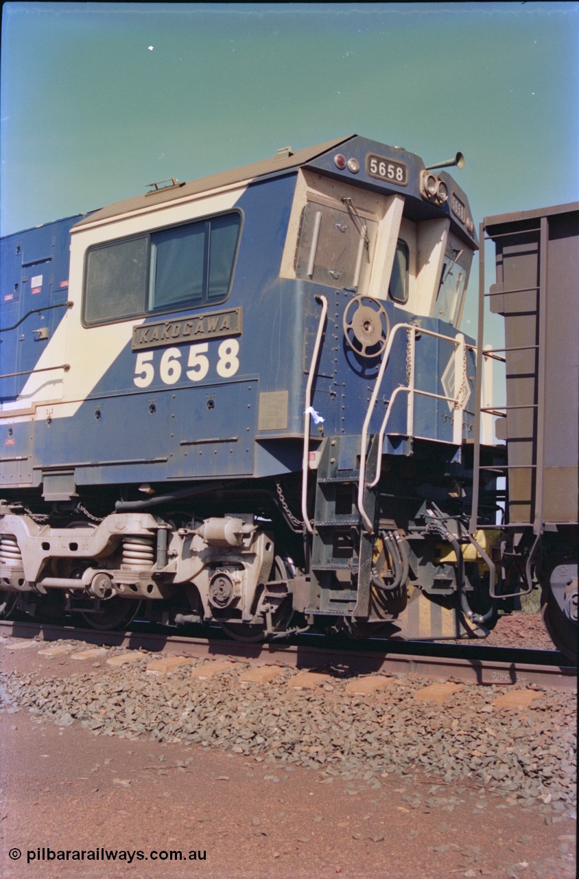 232-30
Yandi One balloon loop, as a train is being loaded the mid-train remotes approach, Goninan rebuild CM40-8M GE unit 5658 'Kakogawa' serial 8412-03 / 94-149 shows the cab front with the sheet metal windscreen protectors. 18th of February 1997. [url=https://goo.gl/maps/qrCg6FjBfS22]GeoData[/url].
Keywords: 5658;Goninan;GE;CM40-8M;8412-03/94-149;rebuild;AE-Goodwin;ALCo;M636C;5480;G6061-1;