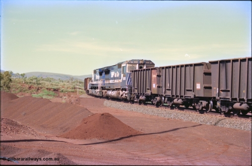 232-24
Yandi One balloon loop, as a train is being loaded the mid-train remotes approach, waggons are standard Comeng WA builds. 18th of February 1997. [url=https://goo.gl/maps/qrCg6FjBfS22]GeoData[/url].
