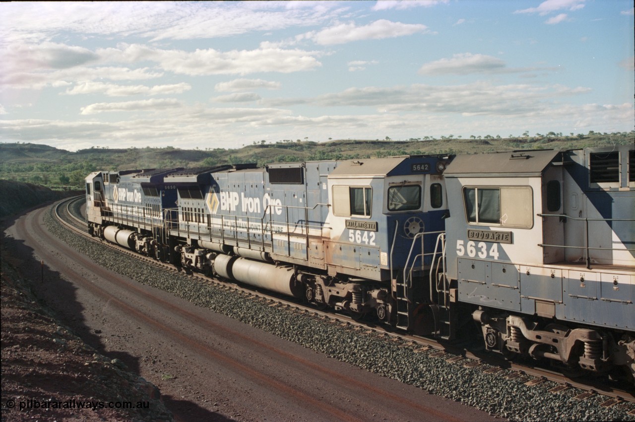 233-33
Yandi Two, BHP Iron Ore's Goninan rebuild CM40-8M GE unit 5642 'Wallareenya' serial 8281-07 / 92-131 shows the ALCo heritage from the frame down and is wearing the teal and marigold logo. [url=https://goo.gl/maps/gXRbfYH9U482]GeoData[/url].
Keywords: 5642;Goninan;GE;CM40-8M;8281-07/92-131;rebuild;AE-Goodwin;ALCo;C636;5467;G6041-3;