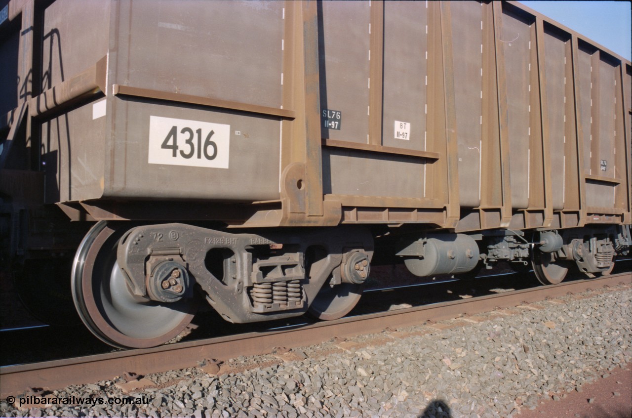 234-13
Yandi Two, loaded BHP Iron Ore waggon #4316 a Goninan built flat floor 3CR12 style stainless steel construction from 1997.
Keywords: 4316;United-Goninan-WA;BHP-ore-waggon;