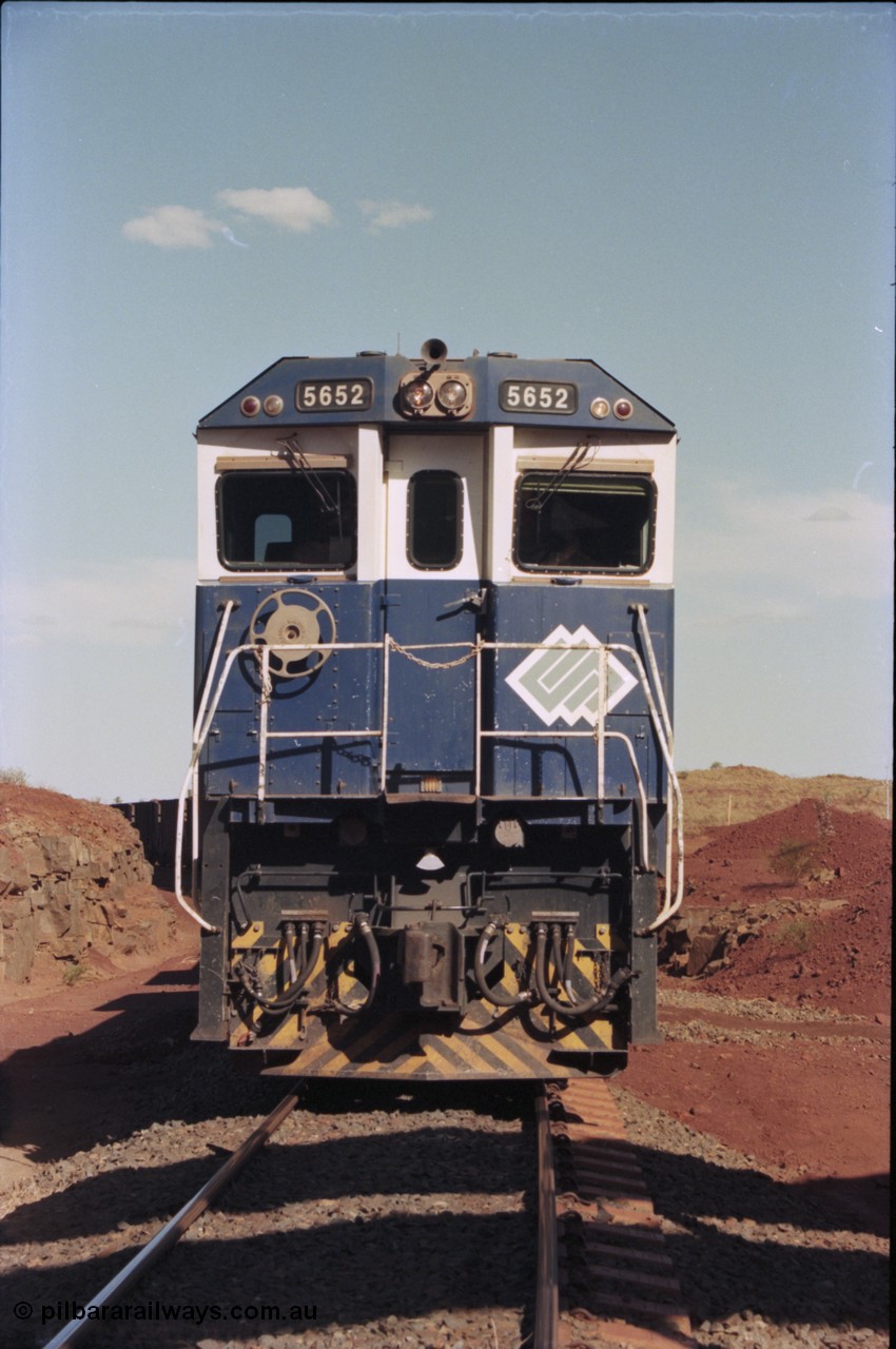 235-03
Yandi Two, BHP Iron Ore Goninan rebuild CM40-8M GE unit 5652 'Villanueva' serial 8412-09 / 93-143 arrives with the afternoon 240 waggon empty train.
Keywords: 5652;Goninan;GE;CM40-8M;8412-09/93-143;rebuild;AE-Goodwin;ALCo;M636C;5482;G6061-3;