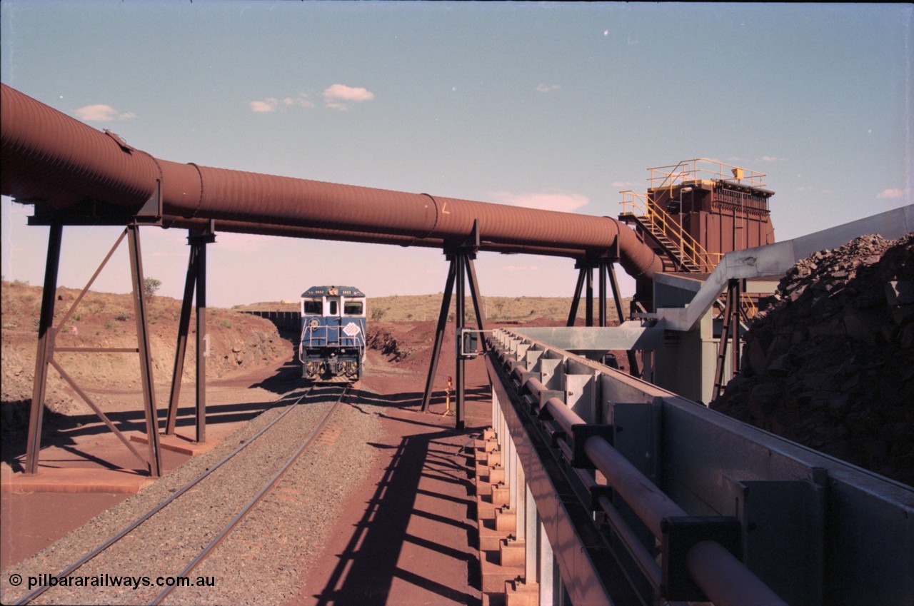 235-05
Yandi Two, BHP Iron Ore Goninan rebuild CM40-8M GE unit 5652 'Villanueva' serial 8412-09 / 93-143 arrives with the afternoon 240 waggon empty train, the hydraulic lines and dust extraction equipment frame the loco.
Keywords: 5652;Goninan;GE;CM40-8M;8412-09/93-143;rebuild;AE-Goodwin;ALCo;M636C;5482;G6061-3;