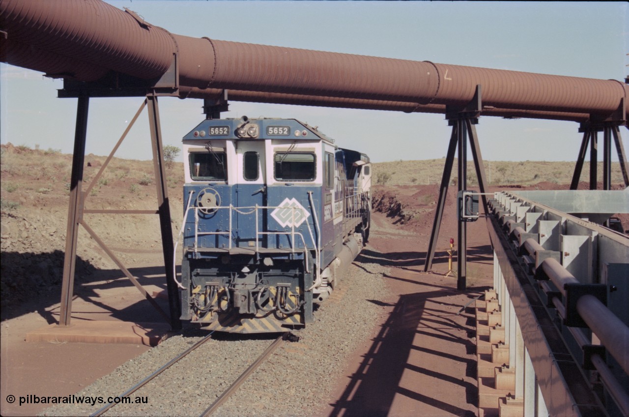 235-08
Yandi Two, BHP Iron Ore Goninan rebuild CM40-8M GE unit 5652 'Villanueva' serial 8412-09 / 93-143 arrives with the afternoon 240 waggon empty train, the hydraulic lines and dust extraction equipment frame the loco.
Keywords: 5652;Goninan;GE;CM40-8M;8412-09/93-143;rebuild;AE-Goodwin;ALCo;M636C;5482;G6061-3;