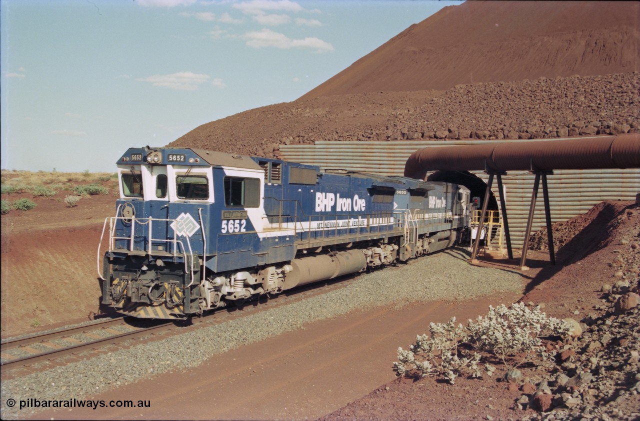 235-16
Yandi Two, BHP Iron Ore Goninan rebuild CM40-8M GE unit 5652 'Villanueva' serial 8412-09 / 93-143 leads the afternoon 240 waggon train with second unit Goninan built CM39-8 unit 5630 'Zeus' as the exit the loadout tunnel, notice the fuel tank differences between the lead unit an ALCo rebuild and the second unit built new.
Keywords: 5652;Goninan;GE;CM40-8M;8412-09/93-143;rebuild;AE-Goodwin;ALCo;M636C;5482;G6061-3;