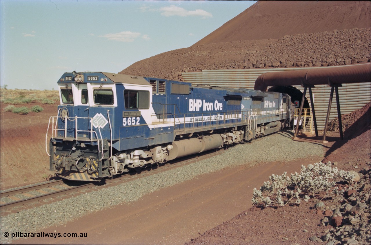 235-17
Yandi Two, BHP Iron Ore Goninan rebuild CM40-8M GE unit 5652 'Villanueva' serial 8412-09 / 93-143 leads the afternoon 240 waggon train with second unit Goninan built CM39-8 unit 5630 'Zeus' as the exit the loadout tunnel, notice the fuel tank differences between the lead unit an ALCo rebuild and the second unit built new.
Keywords: 5652;Goninan;GE;CM40-8M;8412-09/93-143;rebuild;AE-Goodwin;ALCo;M636C;5482;G6061-3;