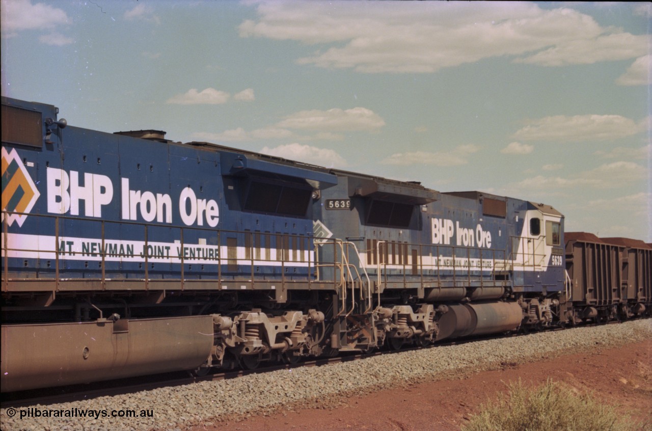 235-34
Yandi One, BHP Iron Ore Goninan rebuild CM40-8M GE unit 5639 'Corunna Downs' serial 8281-03 / 92-128 sits on a loaded train as second unit awaiting departure time. Note the unit has no marker lights and the tank tells it was an AE Goodwin built C636 ALCo before rebuild.
Keywords: 5639;Goninan;GE;CM40-8M;8281-03/92-128;rebuild;AE-Goodwin;ALCo;C636;5459;G6027-3;